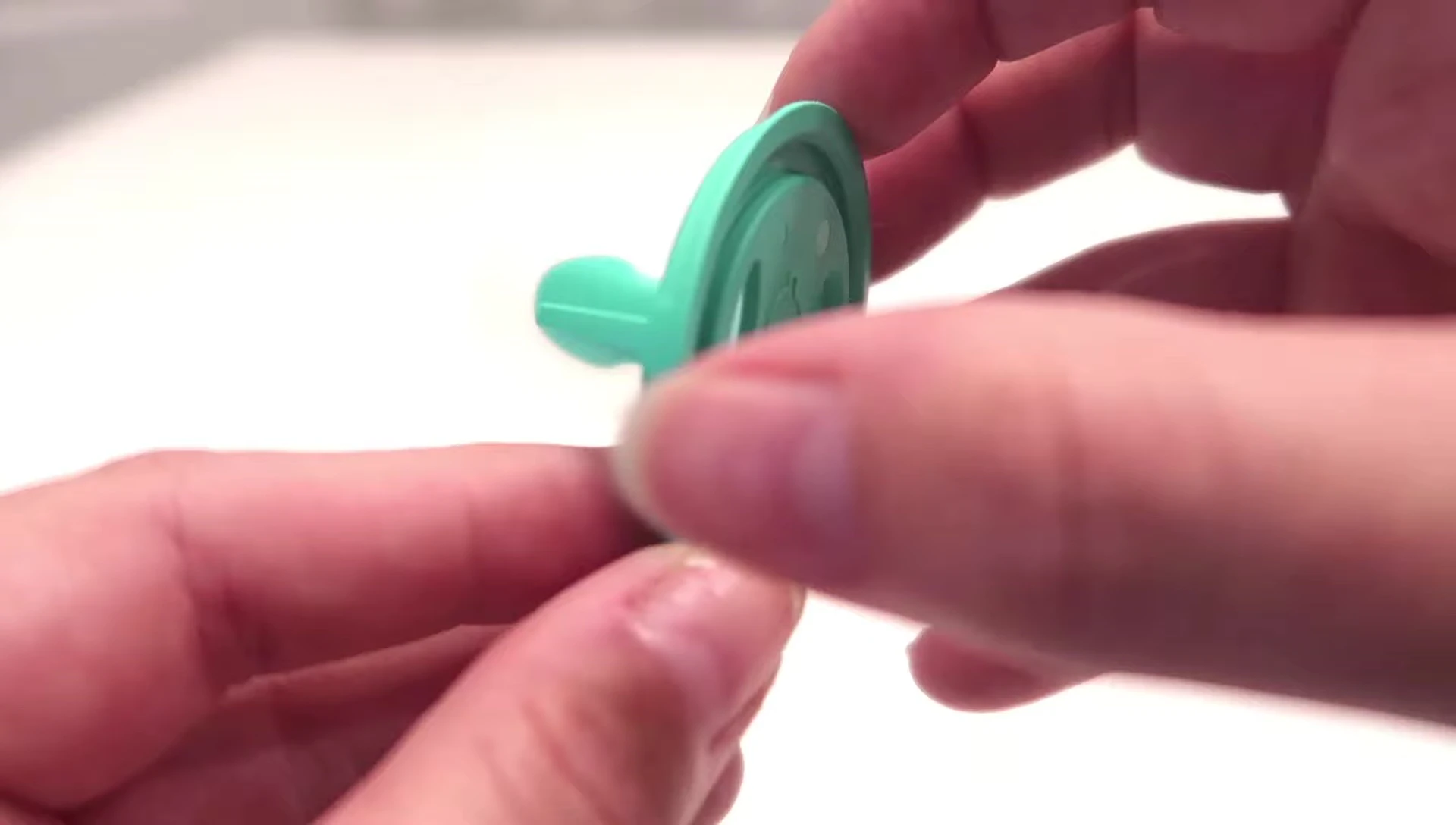 Anti-colic piece highlighted to show how it prevents air intake