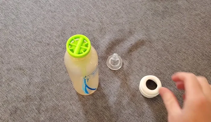 Insert the anti-colic vent into the bottle.