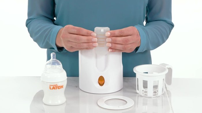 Place the lifting basket into the warming chamber before adding the bottle or food jar.