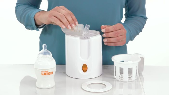 Place the lifting basket into the warming chamber before adding the bottle or food jar.