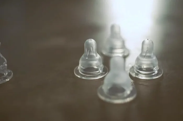 Large (6+ months): For thicker foods and babies older than six months.