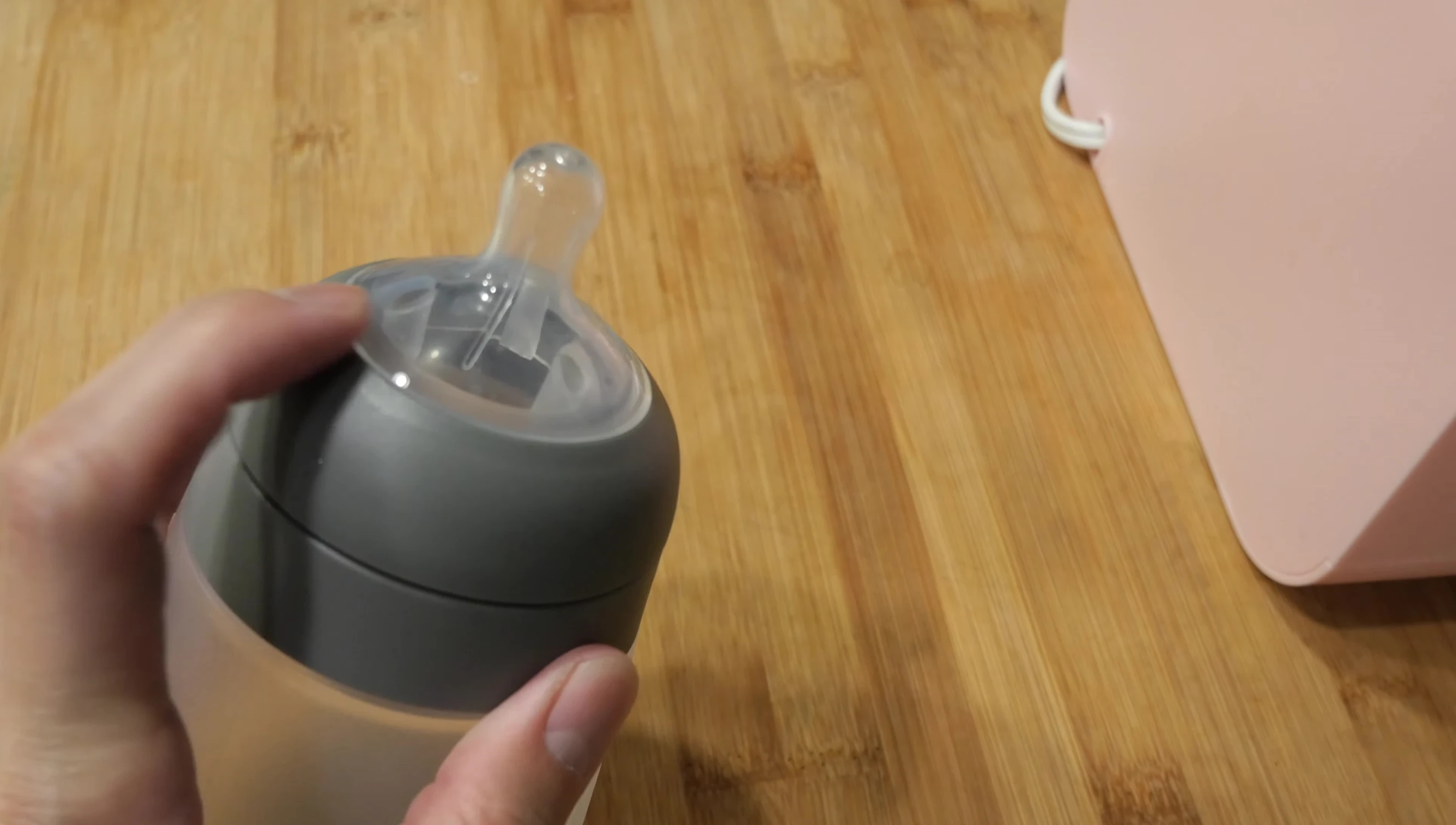 Demonstration of the 360-degree anti-colic system.