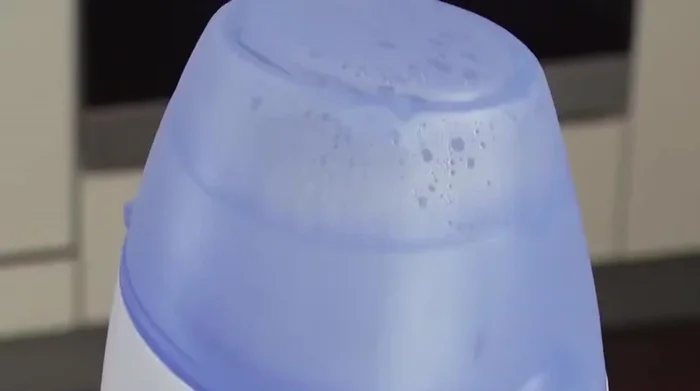 Once complete, the warmer will beep intermittently for 30 seconds, and lights will flash. Remove the contents; the warmer will turn off automatically after three minutes.