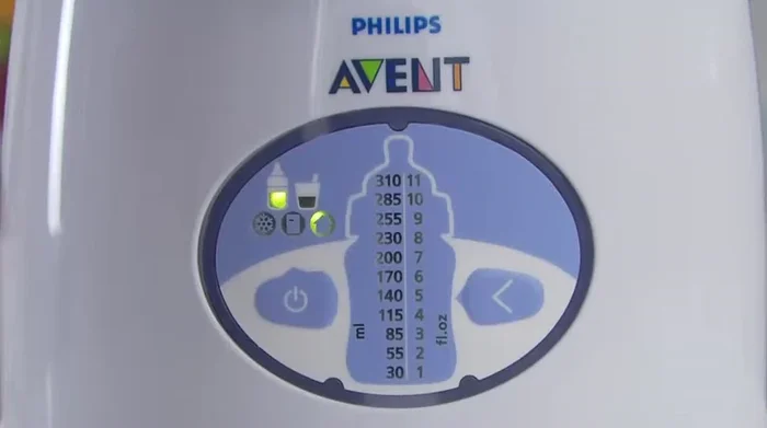 Once complete, the warmer will beep intermittently for 30 seconds, and lights will flash. Remove the contents; the warmer will turn off automatically after three minutes.