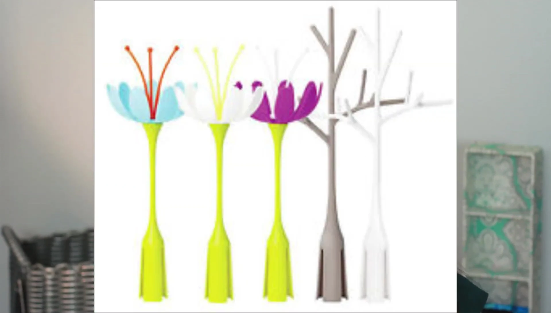 Quick glimpse of the Flower accessory.