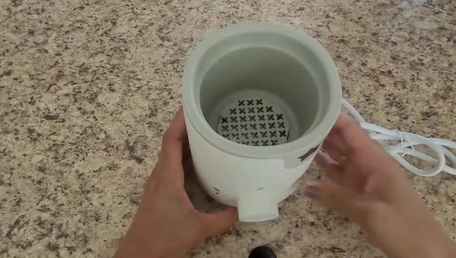 Screenshot showing the correct way to place a bottle in the warmer.
