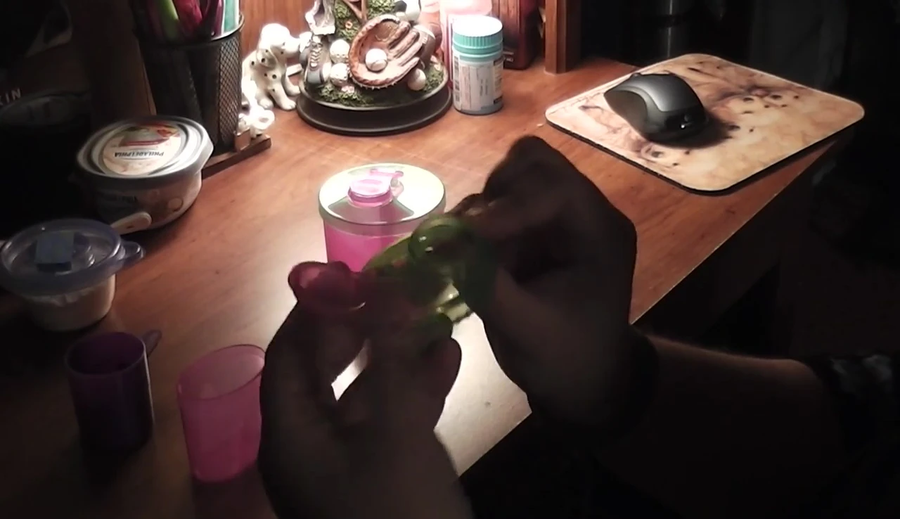 Showing the secure lid closure