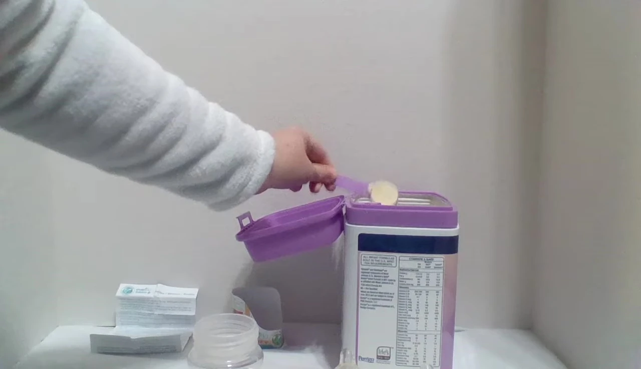 The reviewer demonstrating the ease of one-handed pouring