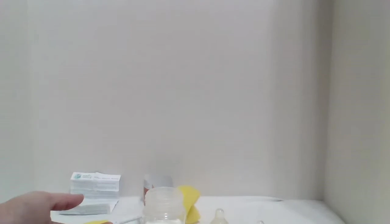 The baby holding the Evenflo Balance Plus bottle
